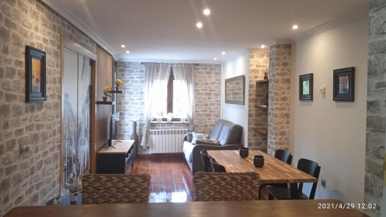 Apartamento Con Terraza Al Puente Romano กังกัส เด โอนิส ภายนอก รูปภาพ