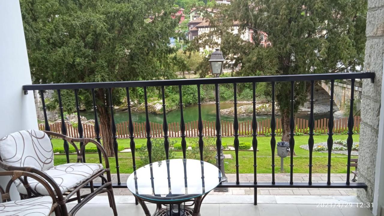 Apartamento Con Terraza Al Puente Romano กังกัส เด โอนิส ภายนอก รูปภาพ