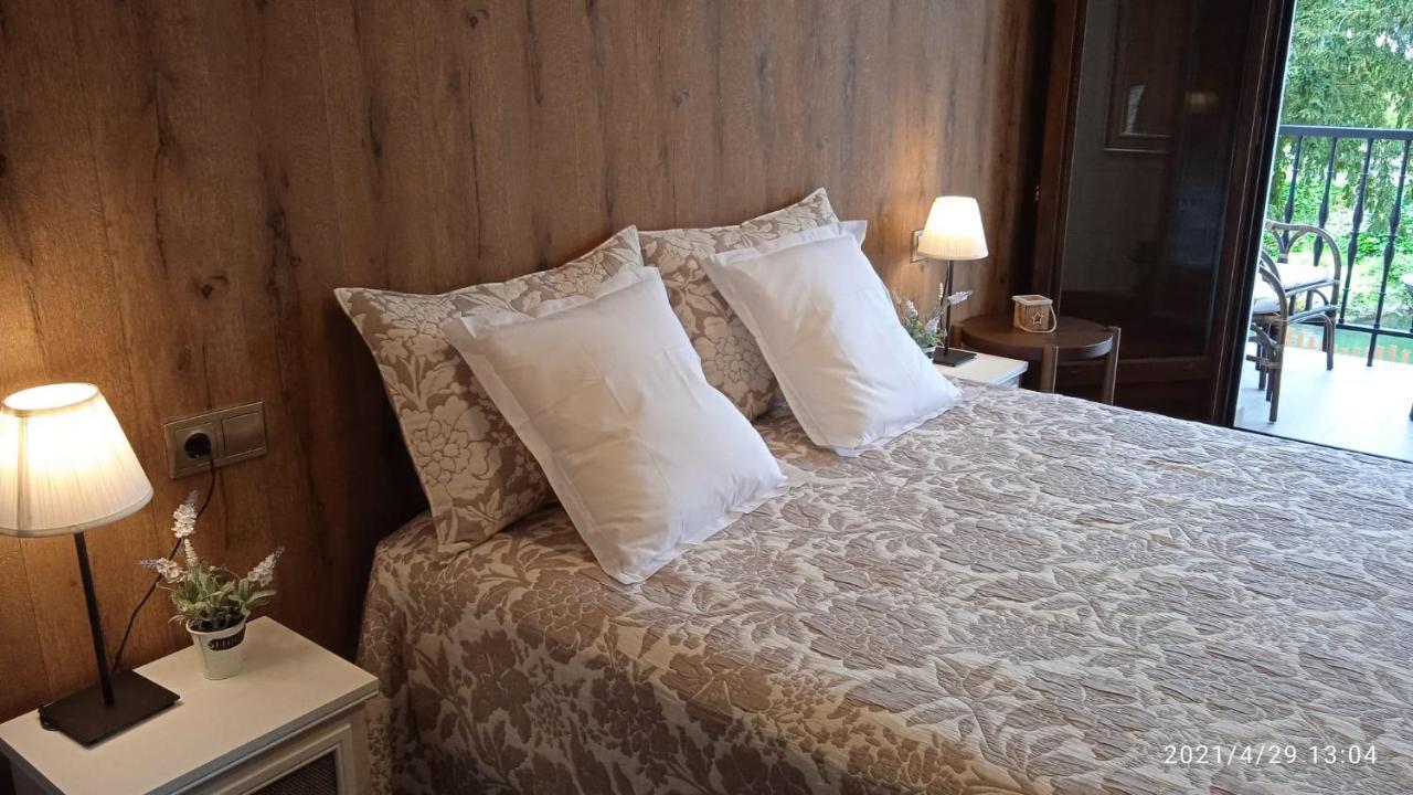 Apartamento Con Terraza Al Puente Romano กังกัส เด โอนิส ภายนอก รูปภาพ