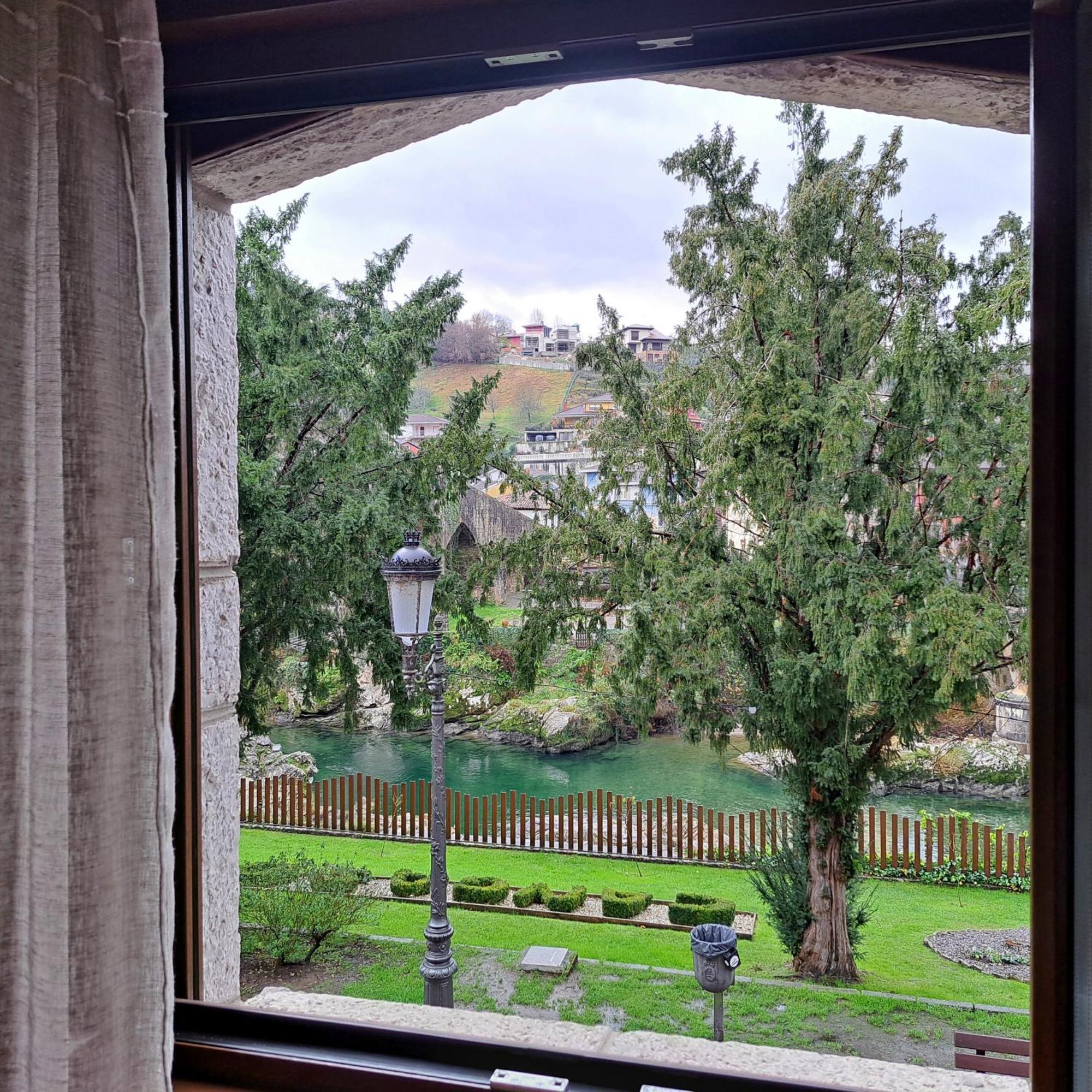 Apartamento Con Terraza Al Puente Romano กังกัส เด โอนิส ภายนอก รูปภาพ